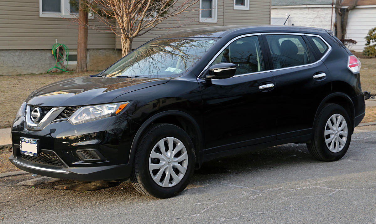 2014_Nissan_Rogue_S_AWD_front_left