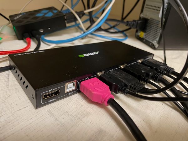 PiKVM - Control up to 4 servers simultaneously